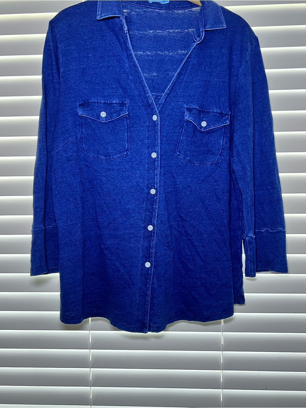 J. McLaughlin Brynn lightweight indigo denim top 3/4 sleeves buttons  V neck L